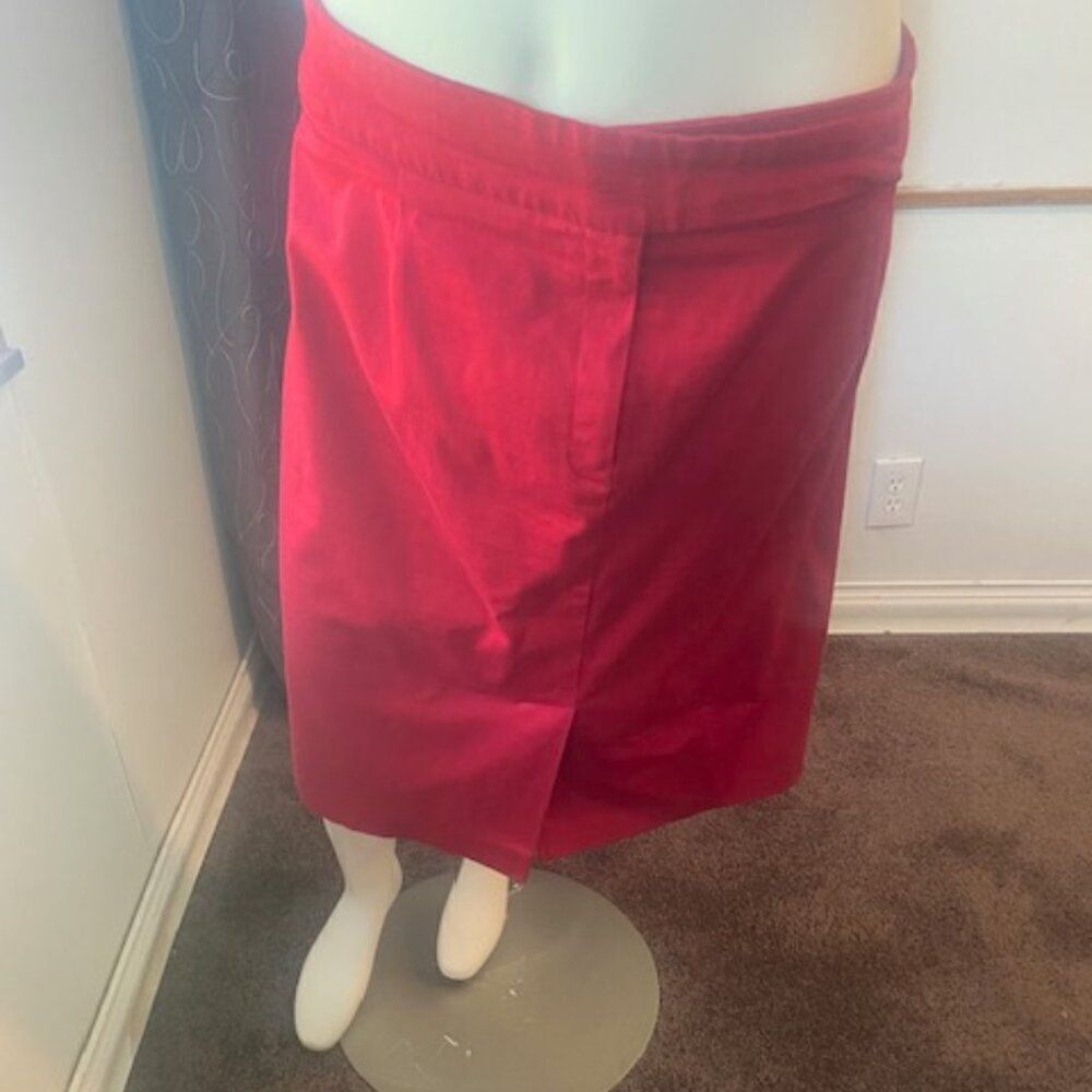 New York Wildlife Vintage Red Pencil skirt zip front with split, size 20W